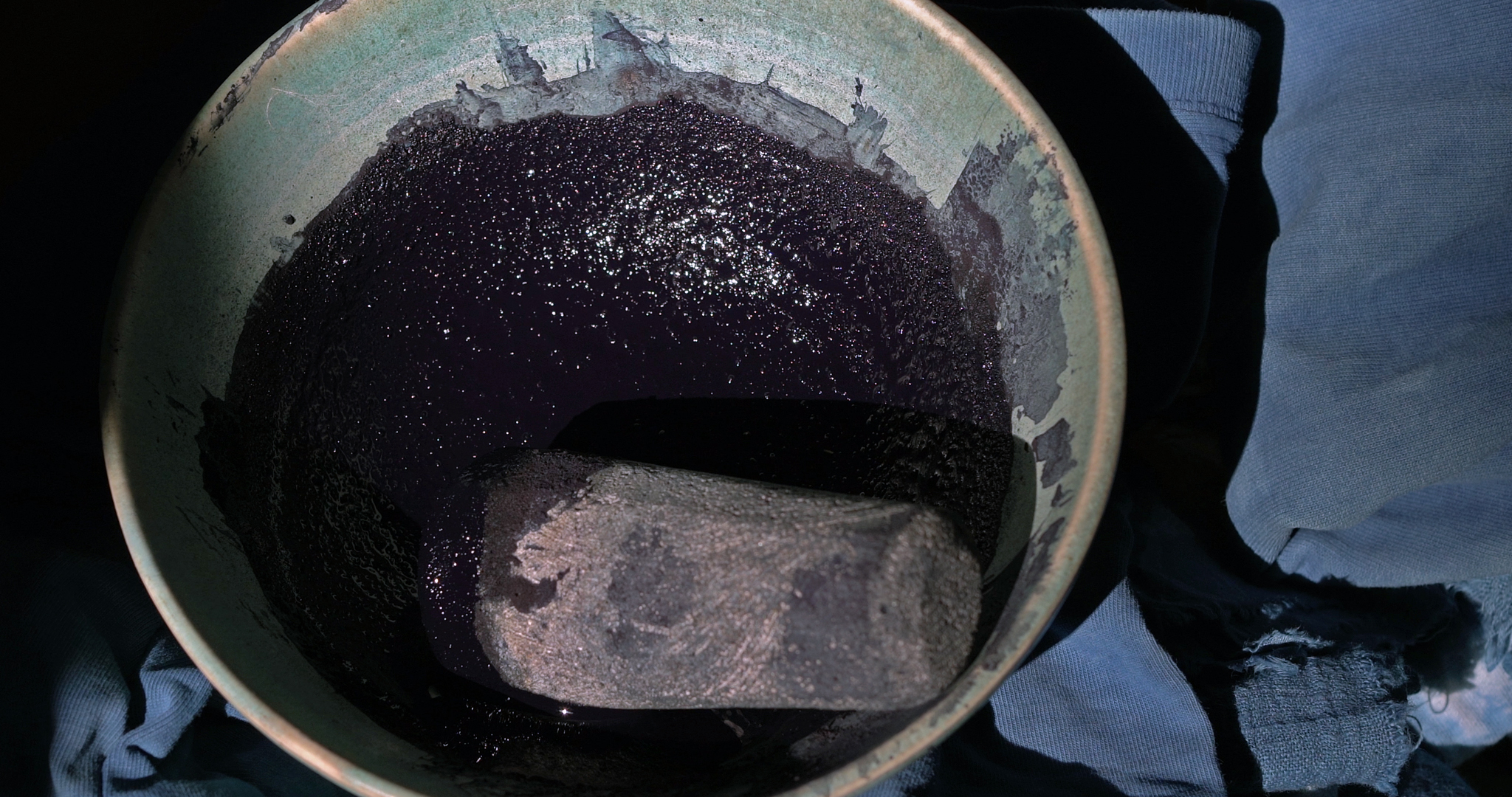 Natural indigo dye used for aizome